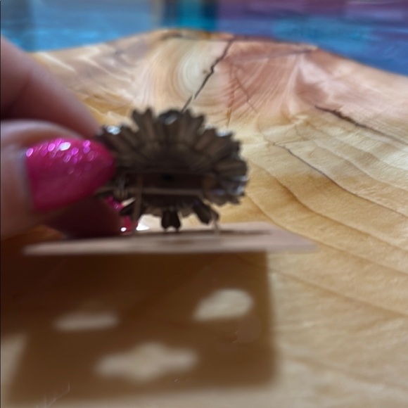 Vintage Silver and Blue Sunburst Brooch with Intricate Metalwork - Picture 3 of 4